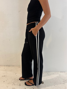  Elastic Waist Relaxed Pant Black/White